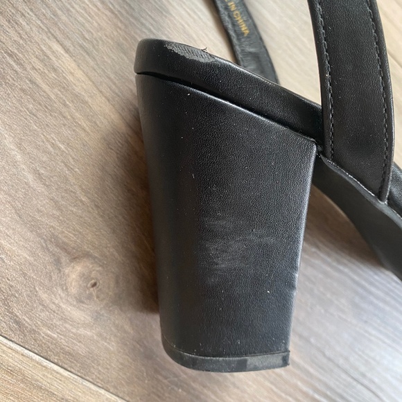 Le Chateau Strappy Heels Black 7.5 - Picture 6 of 9